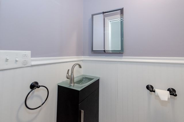 9 Hitching Post Rd, Mattapoisett, MA 02739