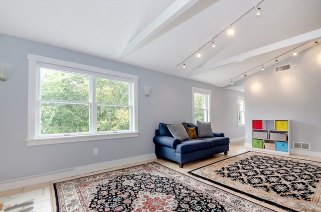 9 Hitching Post Rd, Mattapoisett, MA 02739