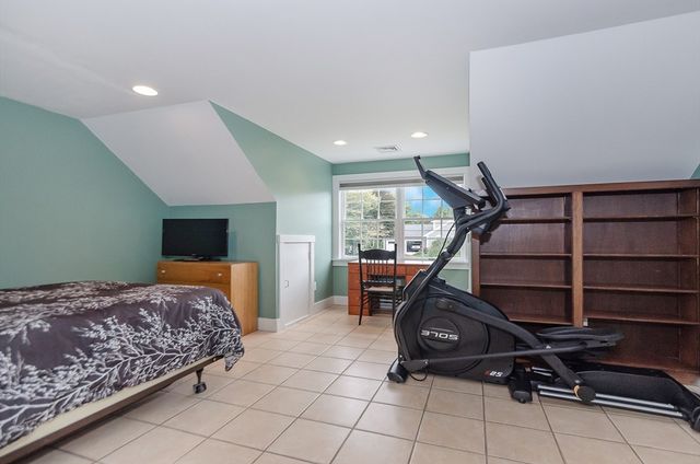 9 Hitching Post Rd, Mattapoisett, MA 02739