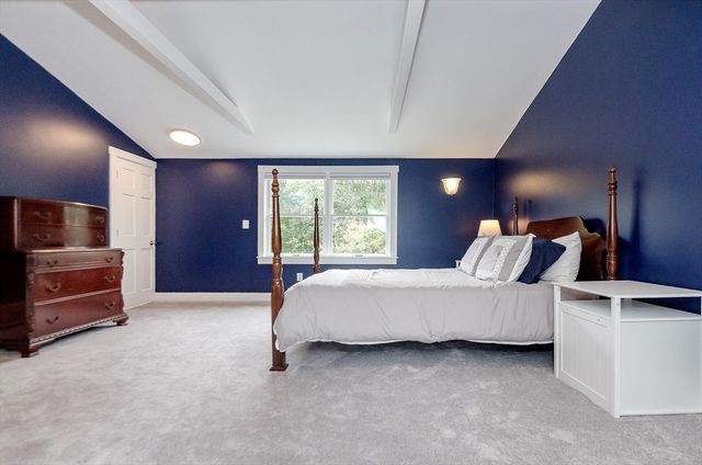 9 Hitching Post Rd, Mattapoisett, MA 02739