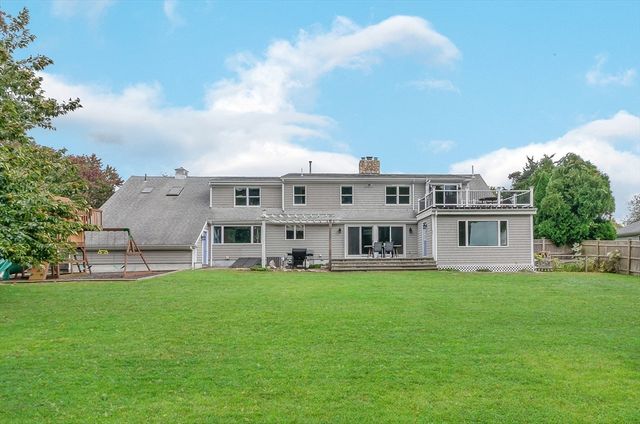 9 Hitching Post Rd, Mattapoisett, MA 02739