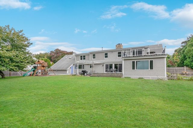 9 Hitching Post Rd, Mattapoisett, MA 02739