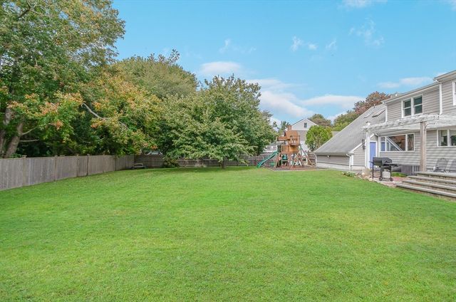 9 Hitching Post Rd, Mattapoisett, MA 02739