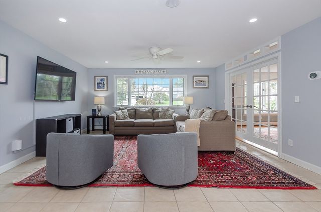 9 Hitching Post Rd, Mattapoisett, MA 02739