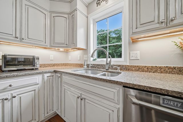 6 Greystone Terrace, Hooksett, NH 03106