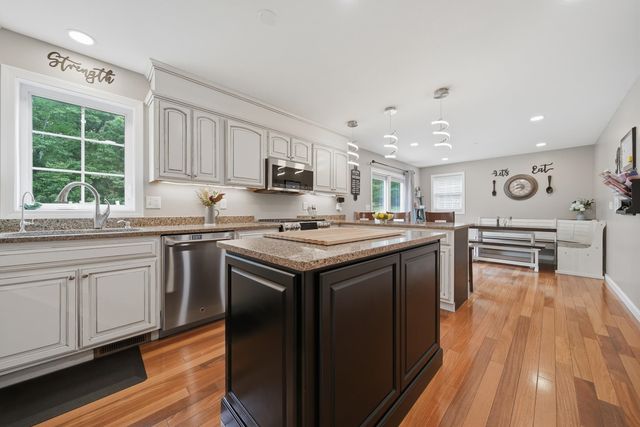 6 Greystone Terrace, Hooksett, NH 03106