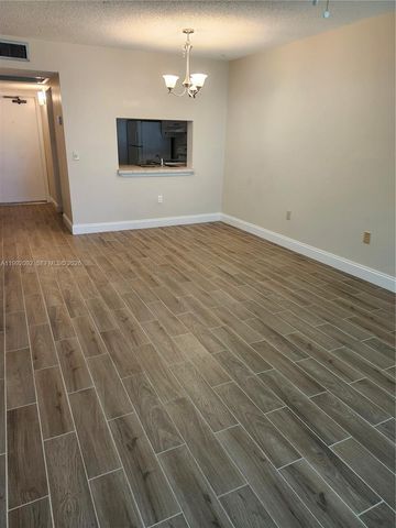 9410 Poinciana Pl 101, Davie, FL 33324