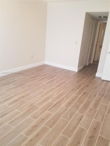 9410 Poinciana Pl 101, Davie, FL 33324