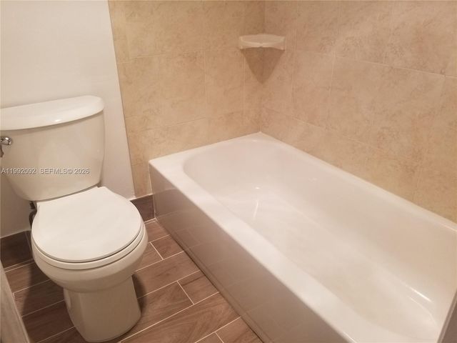 9410 Poinciana Pl 101, Davie, FL 33324