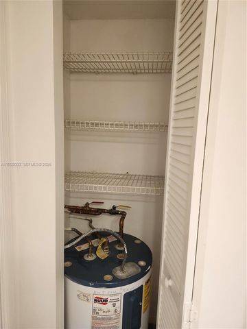 9410 Poinciana Pl 101, Davie, FL 33324