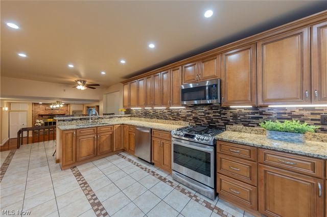 24656 Chardon Road, Richmond Heights, OH 44143
