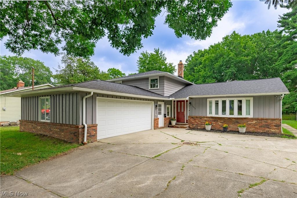 24656 Chardon Road, Richmond Heights, OH 44143