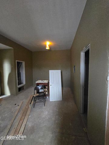 8520 Wingo Way, El Paso, TX 79907