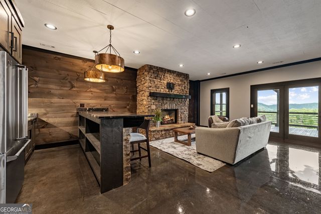 363 Griffith Parkway, Blue Ridge, GA 30513