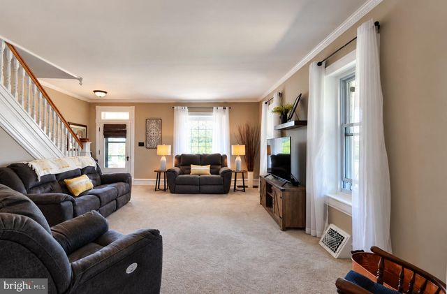 5 BOWERS RD, Reading, PA 19605
