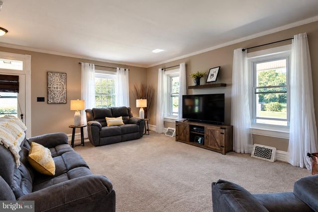 5 BOWERS RD, Reading, PA 19605