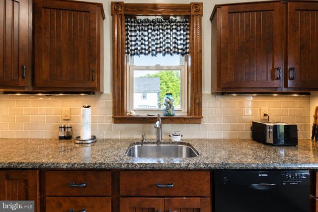 5 BOWERS RD, Reading, PA 19605