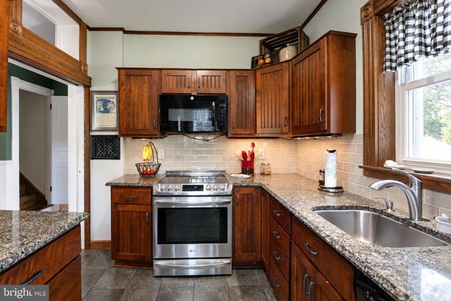 5 BOWERS RD, Reading, PA 19605