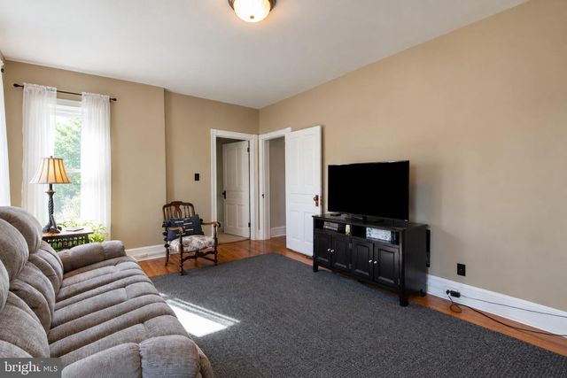 5 BOWERS RD, Reading, PA 19605