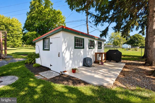 5 BOWERS RD, Reading, PA 19605