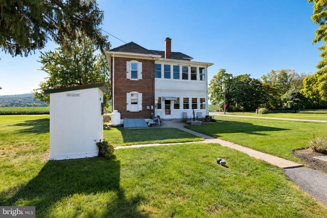 5 BOWERS RD, Reading, PA 19605