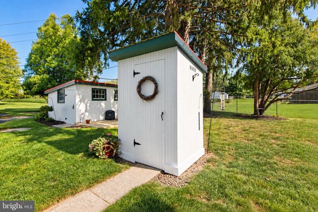 5 BOWERS RD, Reading, PA 19605