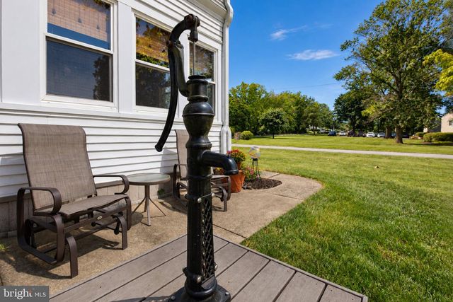 5 BOWERS RD, Reading, PA 19605