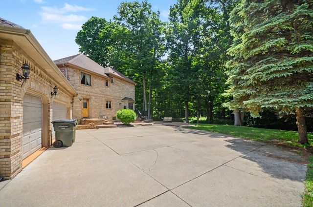 11684 Majestic Court, Shelby Twp, MI 48315