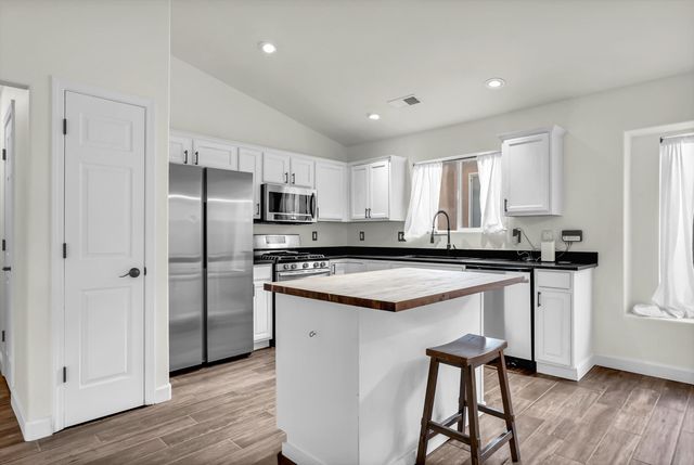 537 Soothing Meadows Drive NE, Rio Rancho, NM 87144