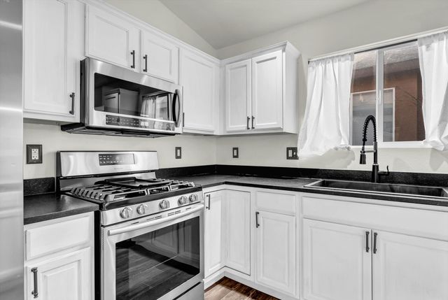 537 Soothing Meadows Drive NE, Rio Rancho, NM 87144