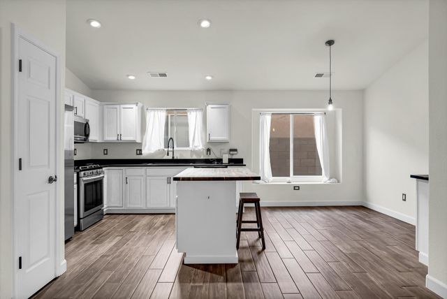 537 Soothing Meadows Drive NE, Rio Rancho, NM 87144