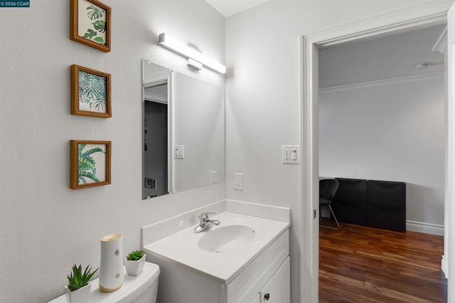 1 Embarcadero W 164, Oakland, CA 94607