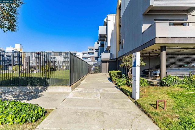 1 Embarcadero W 164, Oakland, CA 94607