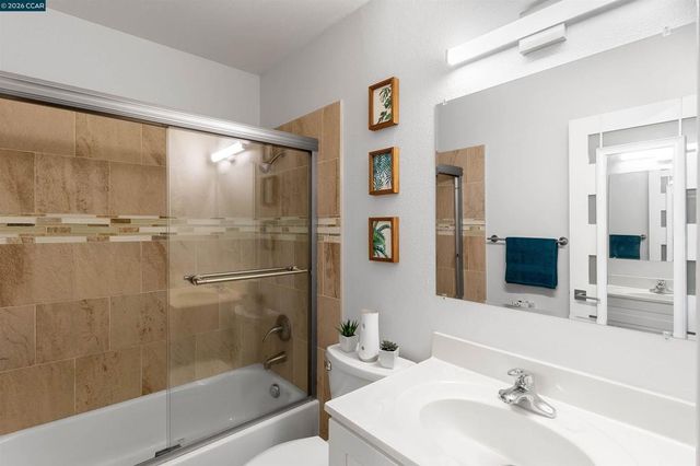 1 Embarcadero W 164, Oakland, CA 94607