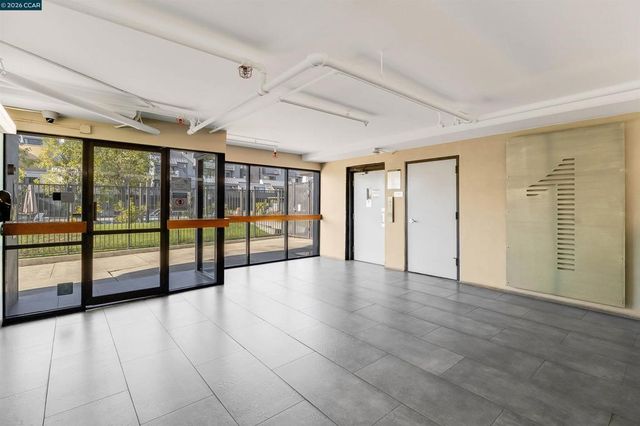 1 Embarcadero W 164, Oakland, CA 94607