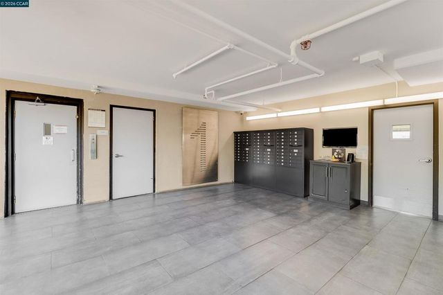 1 Embarcadero W 164, Oakland, CA 94607