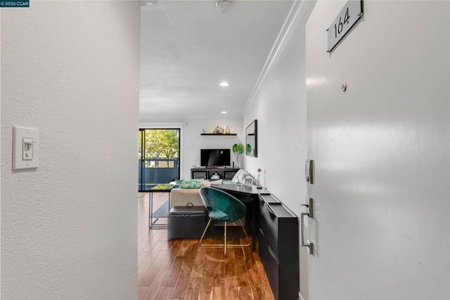 1 Embarcadero W 164, Oakland, CA 94607
