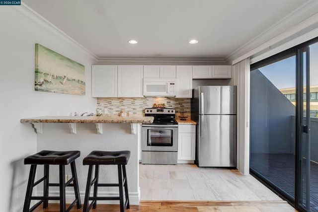 1 Embarcadero W 164, Oakland, CA 94607