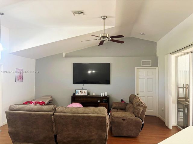 3740 NE 10th Ave, Naples, FL 34120