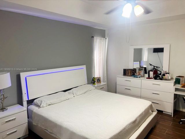 3740 NE 10th Ave, Naples, FL 34120