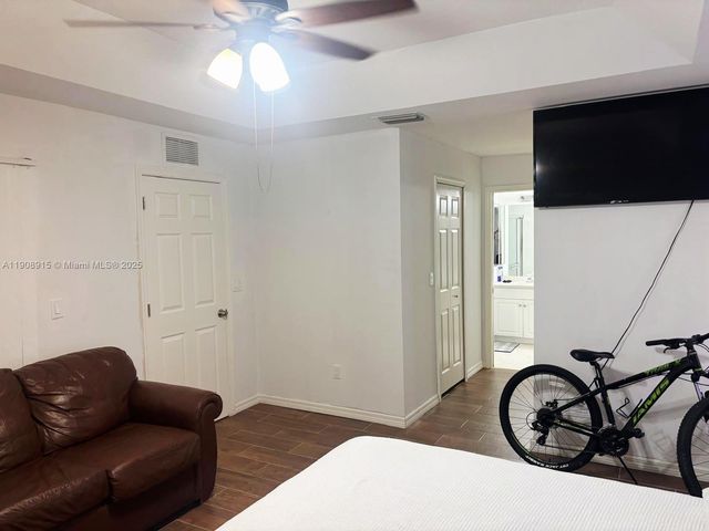 3740 NE 10th Ave, Naples, FL 34120