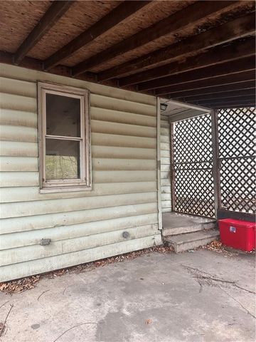 1923 6th Ave, Beaver Falls, PA 15010