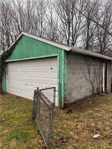 1923 6th Ave, Beaver Falls, PA 15010