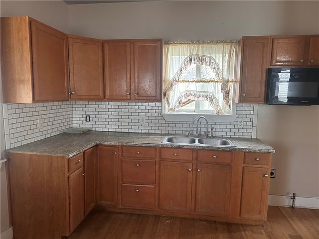 1923 6th Ave, Beaver Falls, PA 15010