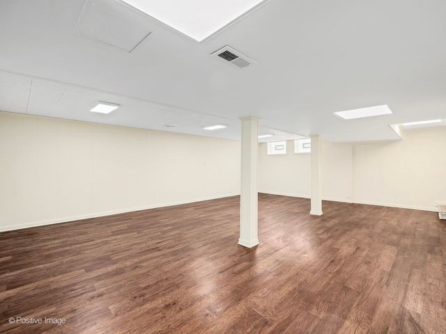 7516 N California Avenue, Chicago, IL 60645