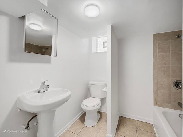 7516 N California Avenue, Chicago, IL 60645