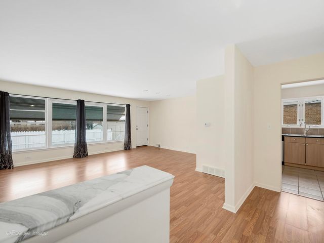 7516 N California Avenue, Chicago, IL 60645