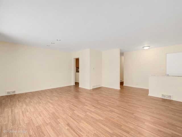 7516 N California Avenue, Chicago, IL 60645