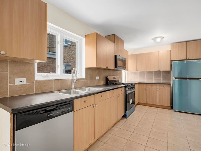 7516 N California Avenue, Chicago, IL 60645