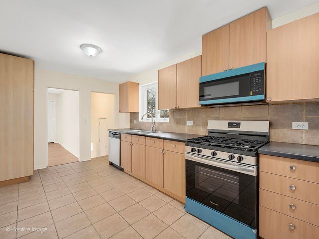 7516 N California Avenue, Chicago, IL 60645